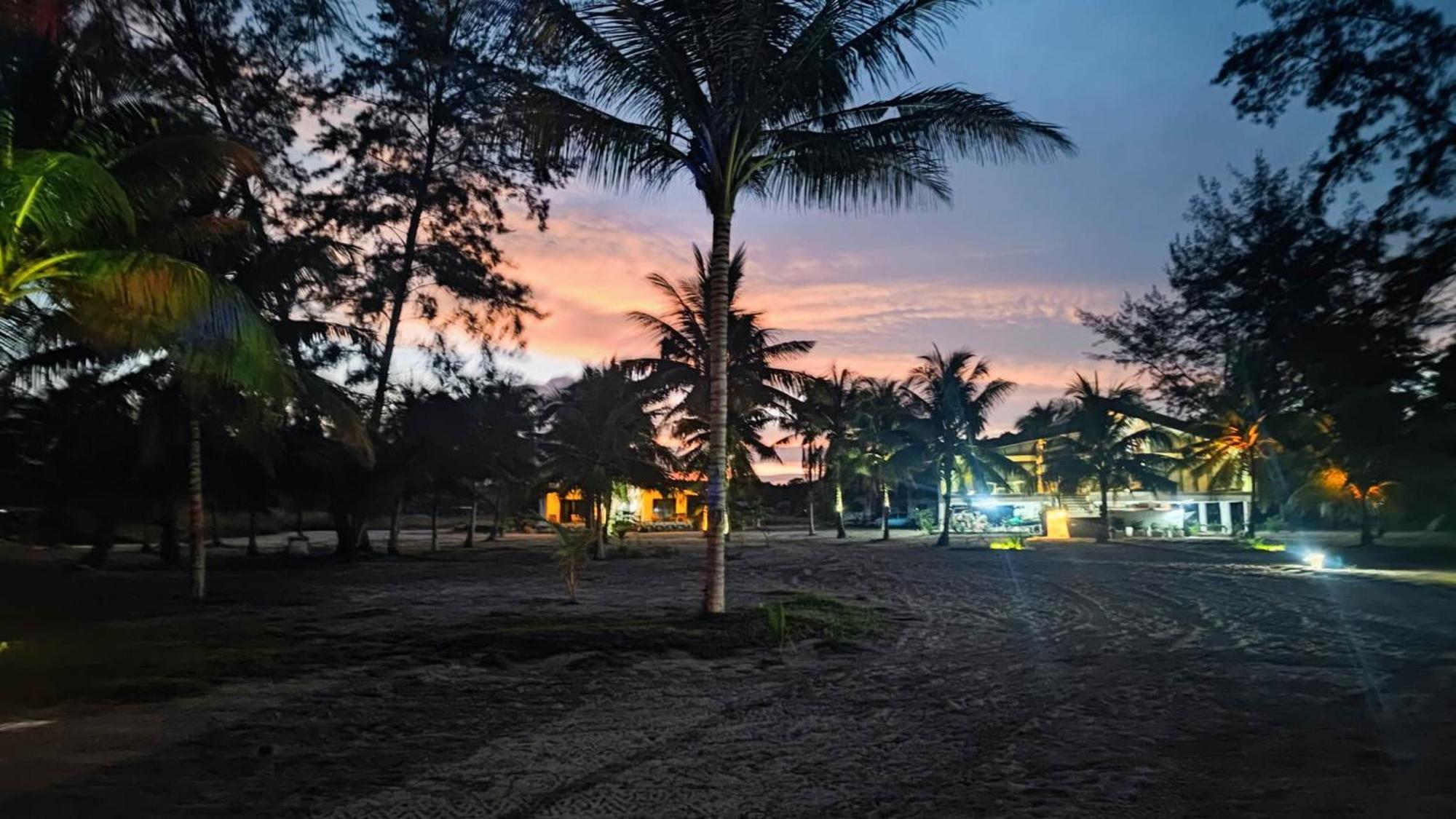 Eagle Bay Retreat Borneo Beach Villas Beach Front Kumbatang Esterno foto