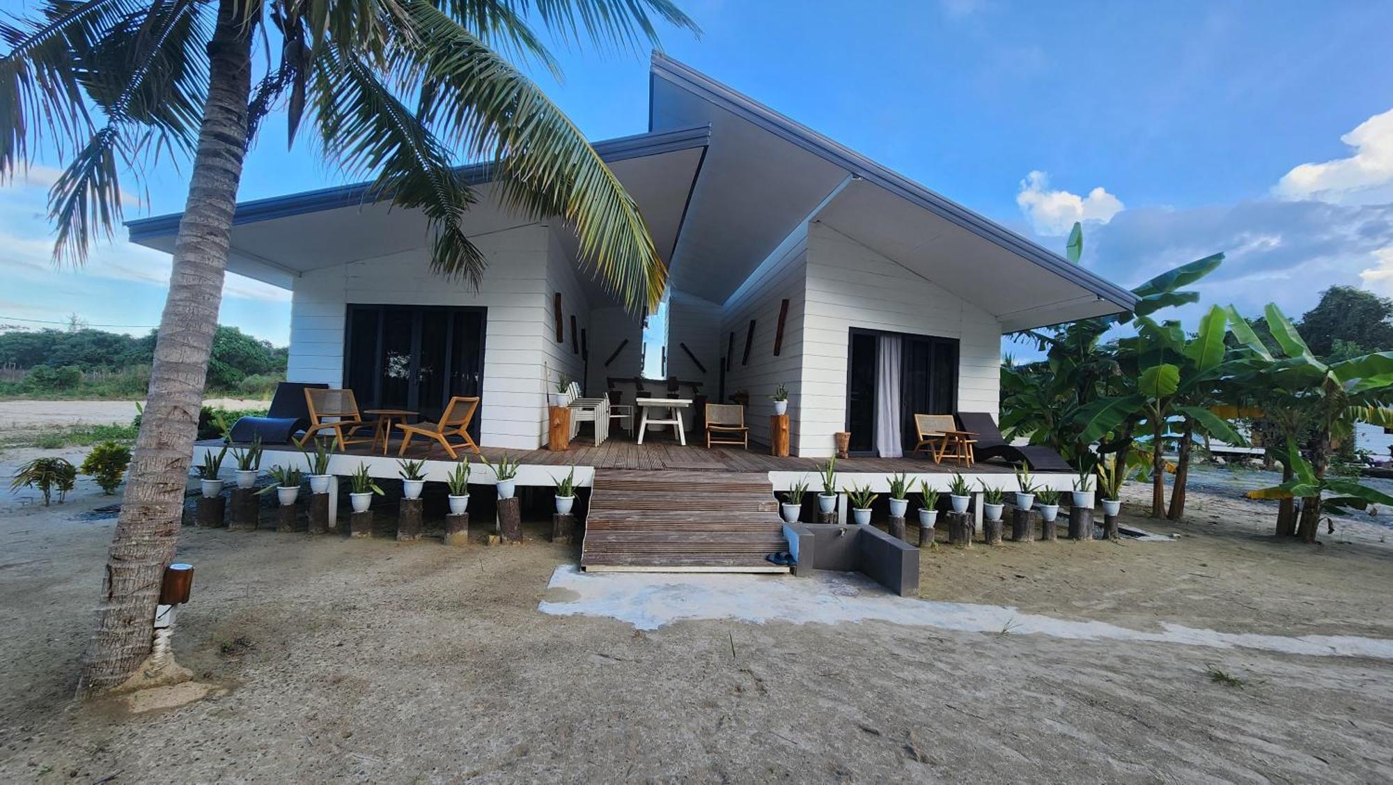 Eagle Bay Retreat Borneo Beach Villas Beach Front Kumbatang Esterno foto